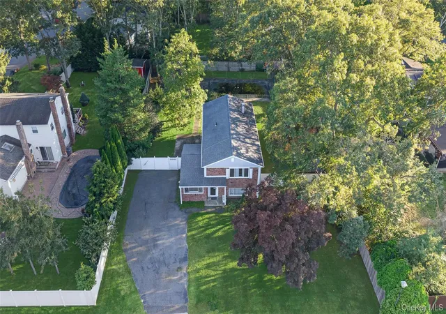 Photo 4 of Single family home for sale at 3 Jasper Ave, Brookhaven, NY 11772 | MLS# 1060235 | Listing updated on 2026-10-09