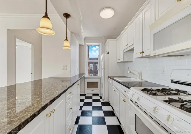 Photo 3 of House for sale at 39-30 52nd Street #6F, New York, NY 11377 | MLS# 1060240 | Listing updated on 2026-10-08