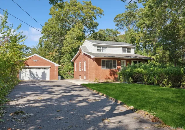 Photo 1 of Single family home for sale at 9 Plandome Pl, Selden, NY 11784 | MLS# 1060244 | Listing updated on 2026-10-09