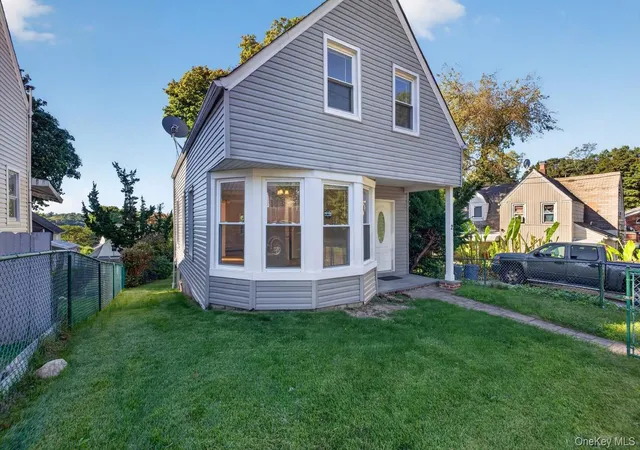 Photo 3 of Single family home for sale at 2 Austral Ave, Glen Cove, NY 11542 | MLS# 1060270 | Listing updated on 2026-10-08
