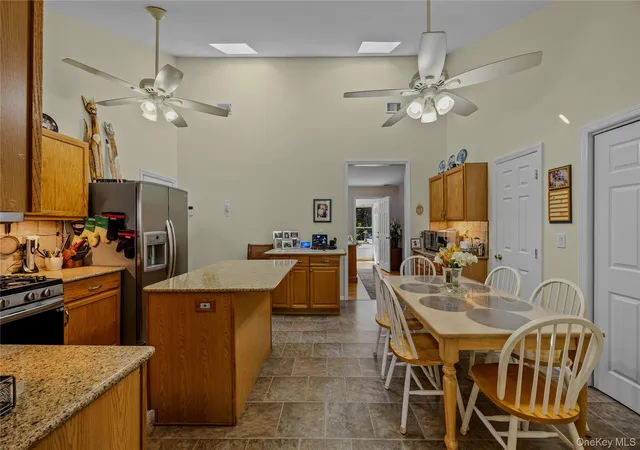 Photo 4 of Single family home for sale at 5 Heather Ct, Middle Island, NY 11953 | MLS# 1060273 | Listing updated on 2026-10-09