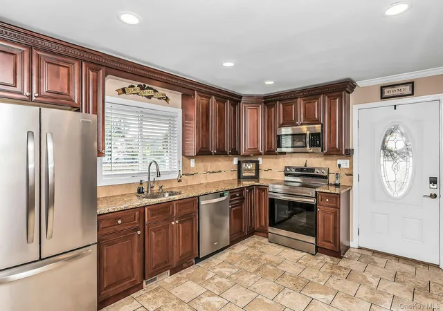 Photo 4 of Single family home for sale at 23 Summit Ln, Levittown, NY 11756 | MLS# 1060274 | Listing updated on 2026-10-08