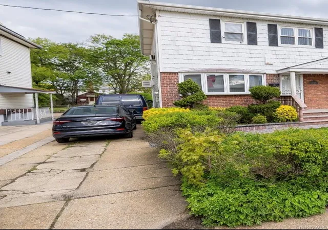 Photo 2 of Single family home for sale at 147 19 259th Street, Rosedale, NY 11422 | MLS# 1060281 | Listing updated on 2026-10-08