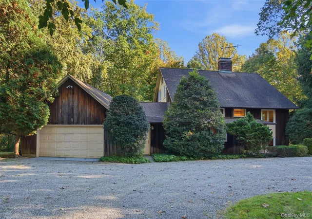Photo 1 of Single family home for sale at 1620 Stewart Ln, Oyster Bay, NY 11791 | MLS# 1060286 | Listing updated on 2026-10-20