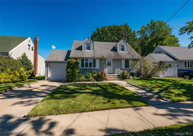 Photo 1 of Single family home for sale at 9 Po Ln, Hicksville, NY 11801 | MLS# 1060294 | Listing updated on 2026-10-08