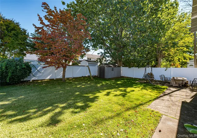 Photo 2 of Single family home for sale at 9 Po Ln, Hicksville, NY 11801 | MLS# 1060294 | Listing updated on 2026-10-08