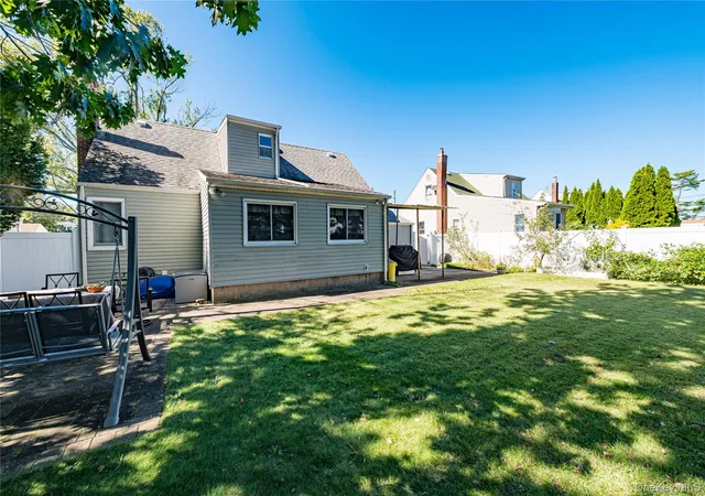 Photo 3 of Single family home for sale at 9 Po Ln, Hicksville, NY 11801 | MLS# 1060294 | Listing updated on 2026-10-08