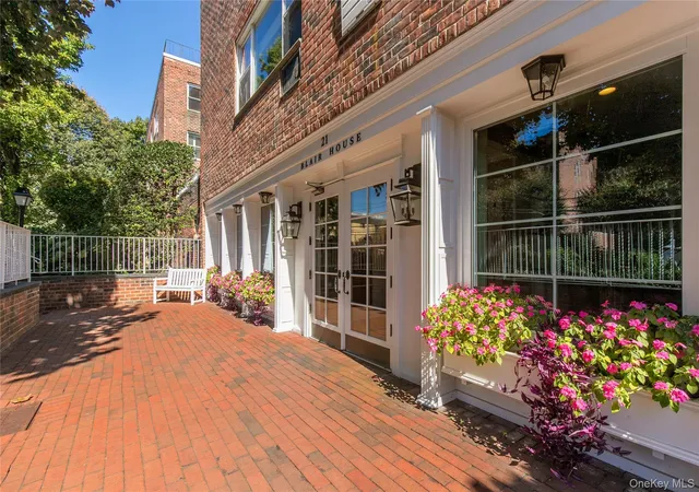 Photo 1 of Condo for sale at 21 Chapel Pl #3J, Great Neck, NY 11021 | MLS# 1060297 | Listing updated on 2026-10-11