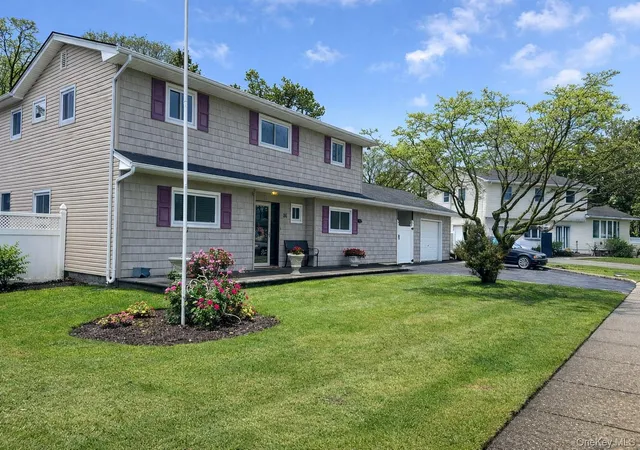Photo 3 of Single family home for sale at 26 Stevenson Pl, Deer Park, NY 11729 | MLS# 1060318 | Listing updated on 2026-10-08