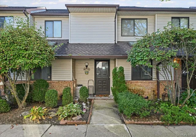 Photo 3 of Condo for sale at 162 Laurel Ln, Wantagh, NY 11793 | MLS# 1060365 | Listing updated on 2026-10-08