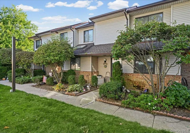 Photo 3 of Condo for sale at 162 Laurel Ln, Wantagh, NY 11793 | MLS# 1060365 | Listing updated on 2026-10-08