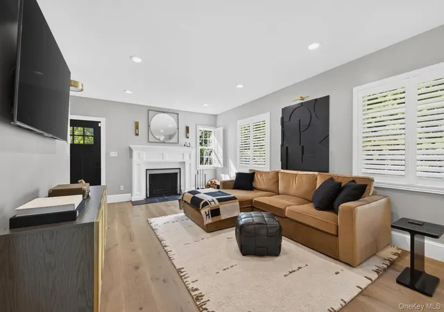 Photo 3 of Single family home for sale at 25 Old Northport Rd, Huntington, NY 11743 | MLS# 1060375 | Listing updated on 2026-10-08