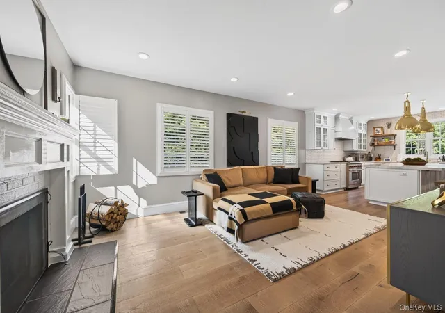 Photo 4 of Single family home for sale at 25 Old Northport Rd, Huntington, NY 11743 | MLS# 1060375 | Listing updated on 2026-10-08