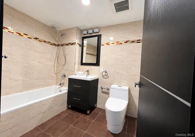 Photo 3 of Condo for sale at 3520 146th Street #3D, Flushing, NY 11354 | MLS# 1060381 | Listing updated on 2026-10-08