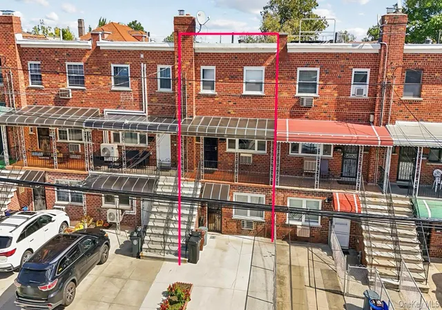 Photo 4 of House for sale at 2726 Hone Ave, Bronx, NY 10469 | MLS# 1060399 | Listing updated on 2026-10-08