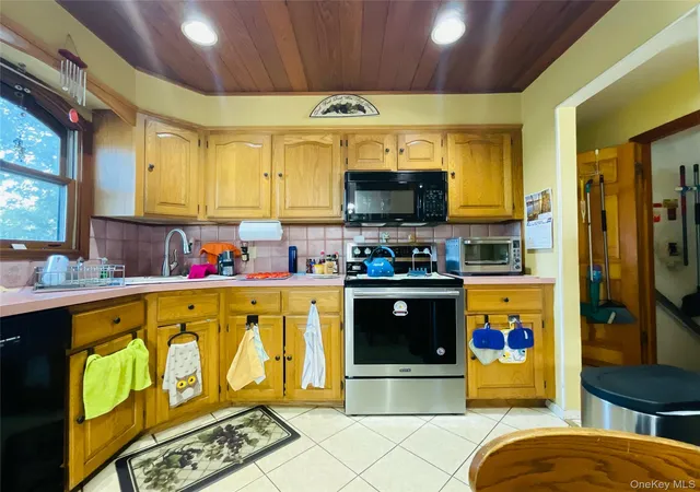 Photo 3 of Single family home for sale at 2306 Fowler St, Hempstead, NY 11710 | MLS# 1060420 | Listing updated on 2026-10-09
