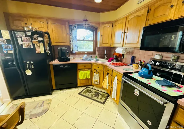 Photo 4 of Single family home for sale at 2306 Fowler St, Hempstead, NY 11710 | MLS# 1060420 | Listing updated on 2026-10-09