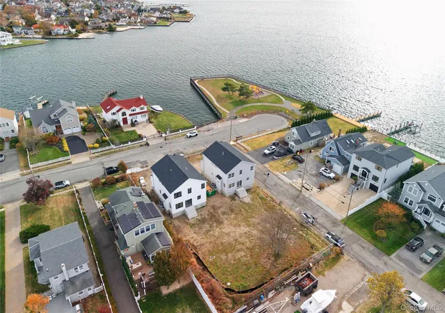 Photo 2 of Single family home for sale at 101 Clocks Blvd, Massapequa, NY 11758 | MLS# 1060426 | Listing updated on 2026-10-08
