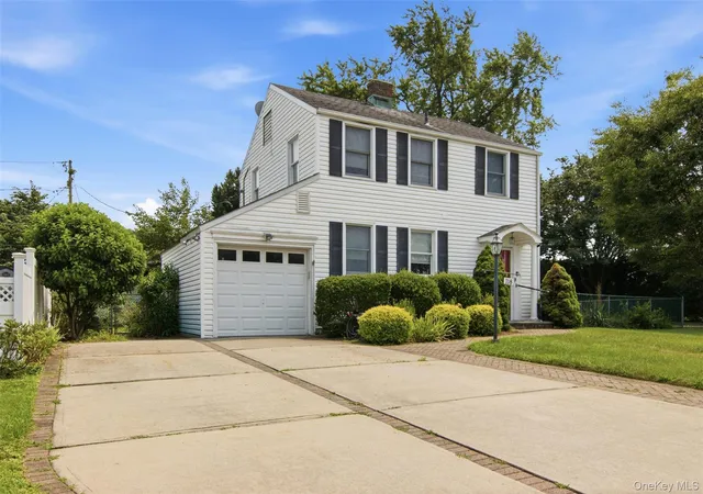 Photo 1 of Single family home for sale at 118 Magnolia, Westbury, NY 11590 | MLS# 1060446 | Listing updated on 2026-10-08