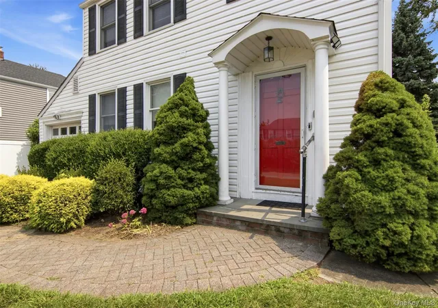 Photo 3 of Single family home for sale at 118 Magnolia, Westbury, NY 11590 | MLS# 1060446 | Listing updated on 2026-10-08