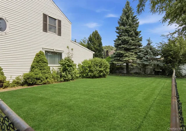 Photo 4 of Single family home for sale at 118 Magnolia, Westbury, NY 11590 | MLS# 1060446 | Listing updated on 2026-10-08
