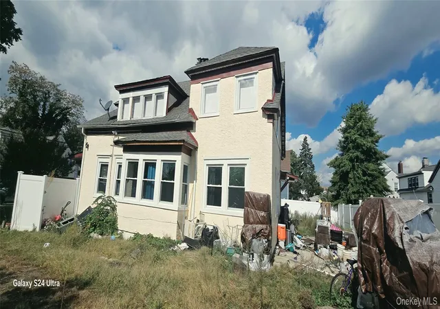 Photo 2 of Single family home for sale at 36 W Woodbine Dr, Freeport, NY 11520 | MLS# 1060452 | Listing updated on 2026-10-08