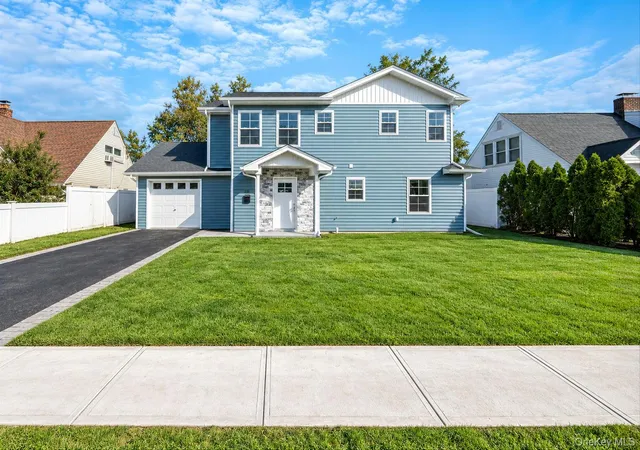 Photo 1 of Single family home for sale at 110 Bayberry Ln, Levittown, NY 11756 | MLS# 1060478 | Listing updated on 2026-10-08