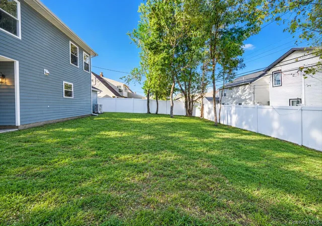 Photo 4 of Single family home for sale at 110 Bayberry Ln, Levittown, NY 11756 | MLS# 1060478 | Listing updated on 2026-10-08
