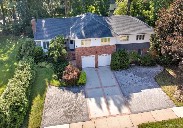 Photo 3 of Single family home for sale at 78 Poplar St, Garden City, NY 11530 | MLS# 1060484 | Listing updated on 2026-10-08