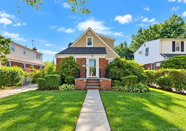 Photo 1 of Single family home for sale at 135 Sperry Blvd, New Hyde Park, NY 11040 | MLS# 1060487 | Listing updated on 2026-10-08