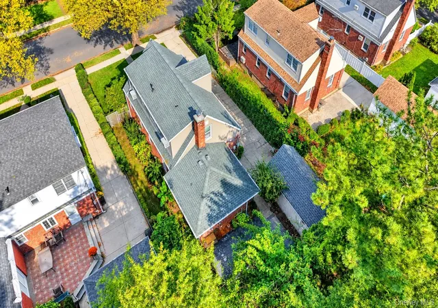 Photo 3 of Single family home for sale at 135 Sperry Blvd, New Hyde Park, NY 11040 | MLS# 1060487 | Listing updated on 2026-10-08