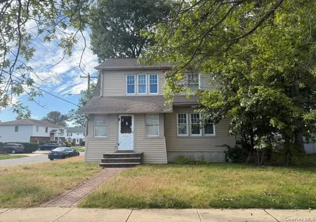 Single family home for sale at 186 Rockaway Pkwy, Valley Stream, NY 11580 | MLS# 1060496
