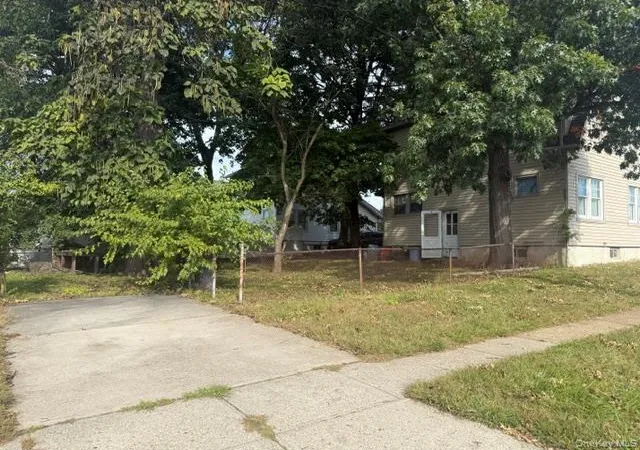 Photo 3 of Single family home for sale at 186 Rockaway Pkwy, Valley Stream, NY 11580 | MLS# 1060496 | Listing updated on 2026-10-08