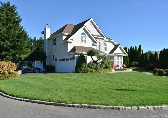 Photo 4 of Single family home for sale at 112 Summerfield Dr, Brookhaven, NY 11742 | MLS# 1060499 | Listing updated on 2026-10-24