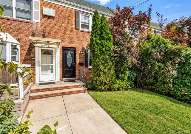 Photo 1 of Single family home for sale at 159 11 Powells Cvs Blvd, New York, NY 11357 | MLS# 1060576 | Listing updated on 2026-10-09
