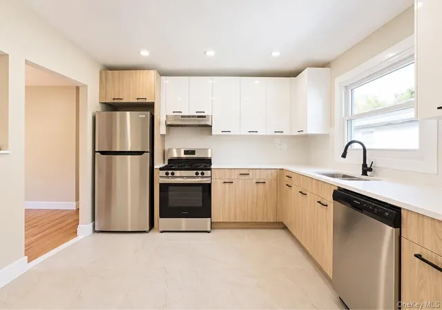 Photo 3 of Multi family home for sale at 33 Area Pl, Staten Island, NY 10314 | MLS# 1060606 | Listing updated on 2026-10-08