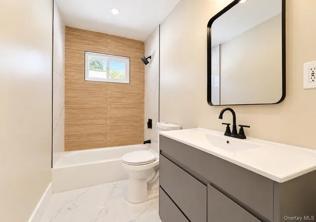 Photo 3 of House for sale at 33 Area Pl, Staten Island, NY 10314 | MLS# 1060606 | Listing updated on 2026-10-09