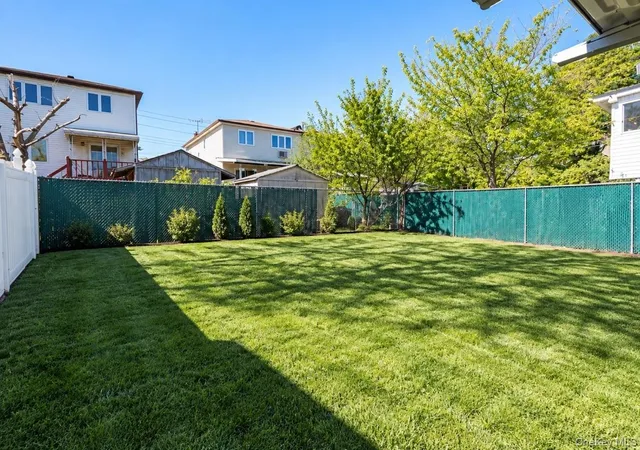 Photo 4 of House for sale at 33 Area Pl, Staten Island, NY 10314 | MLS# 1060606 | Listing updated on 2026-10-09