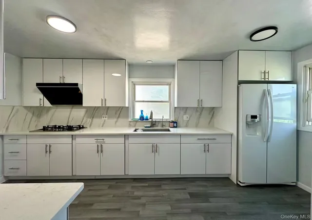 Photo 3 of Single family home for sale at 215 Mineola Ave, North Hempstead, NY 11514 | MLS# 1060623 | Listing updated on 2026-10-09