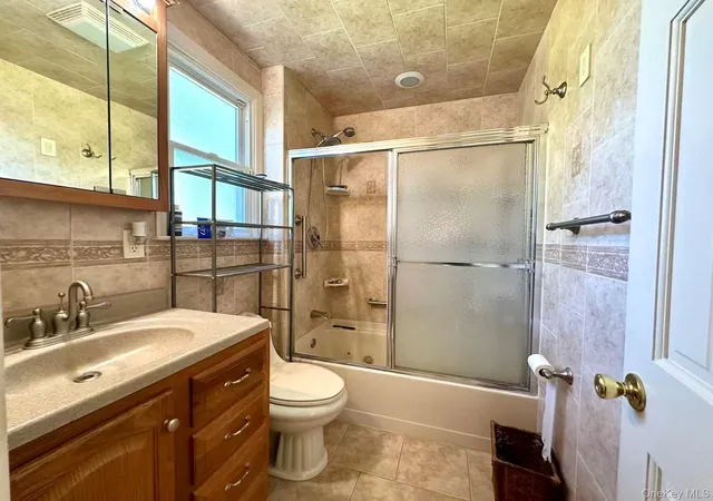 Photo 4 of Single family home for sale at 215 Mineola Ave, North Hempstead, NY 11514 | MLS# 1060623 | Listing updated on 2026-10-09