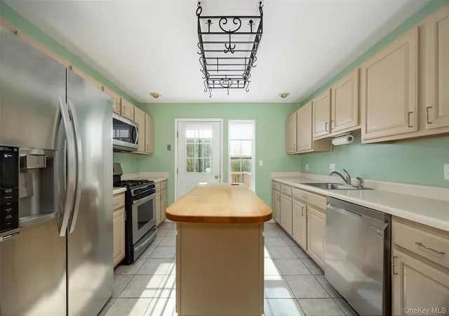Photo 4 of Single family home for sale at 173 Pinebrook Dr, Hyde Park, NY 12538 | MLS# 1060629 | Listing updated on 2026-10-09