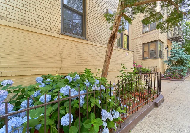 Photo 2 of Condo for sale at 2962 Decatur Ave #4D, New York, NY 10458 | MLS# 1060648 | Listing updated on 2026-10-10