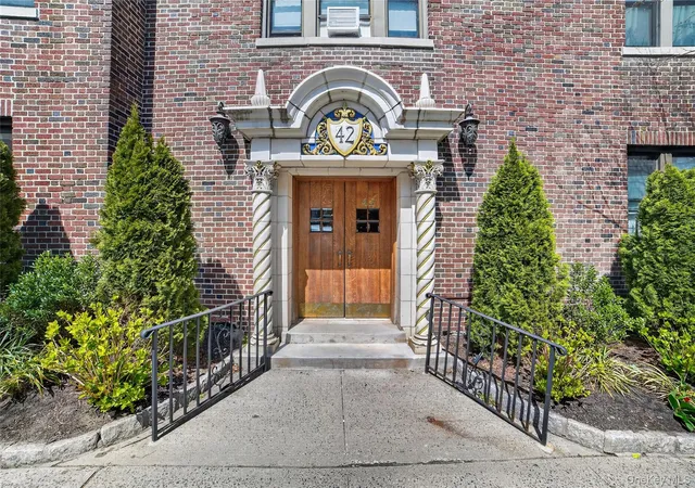 Photo 2 of Condo for sale at 42 Pondfield Rd W #4F, Yonkers, NY 10708 | MLS# 1060679 | Listing updated on 2026-10-09