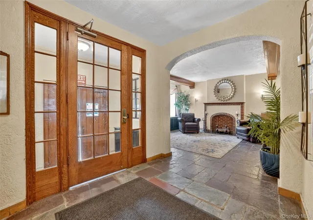 Photo 3 of Condo for sale at 42 Pondfield Rd W #4F, Yonkers, NY 10708 | MLS# 1060679 | Listing updated on 2026-10-09