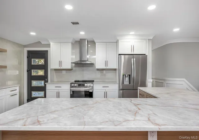 Photo 3 of Single family home for sale at 27 Clinton Ln, Oyster Bay, NY 11801 | MLS# 1060682 | Listing updated on 2026-10-10