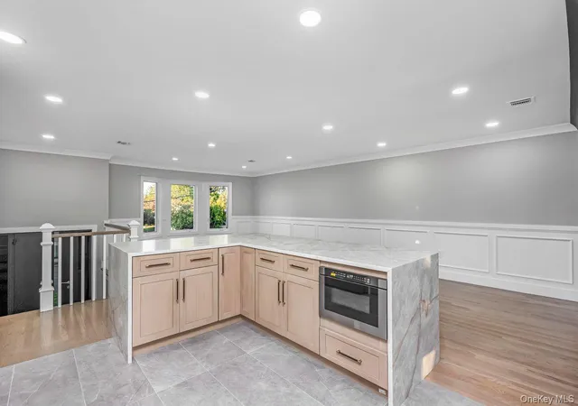 Photo 3 of Single family home for sale at 27 Clinton Ln, Oyster Bay, NY 11801 | MLS# 1060682 | Listing updated on 2026-10-10