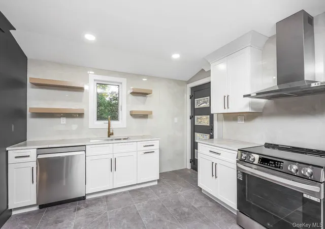 Photo 4 of Single family home for sale at 27 Clinton Ln, Oyster Bay, NY 11801 | MLS# 1060682 | Listing updated on 2026-10-10