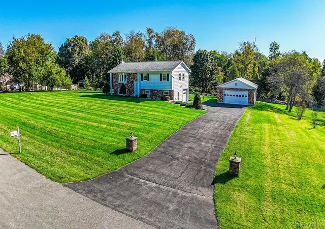 Photo 2 of Single family home for sale at 8 Gunsch Est Dr, Newburgh, NY 12550 | MLS# 1060686 | Listing updated on 2026-10-10