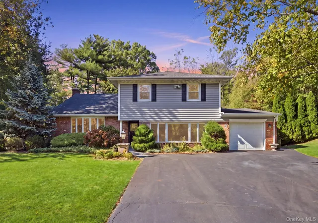 Single family home for sale at 14 Fairway Dr, Great Neck, NY 11020 | MLS# 1060694
