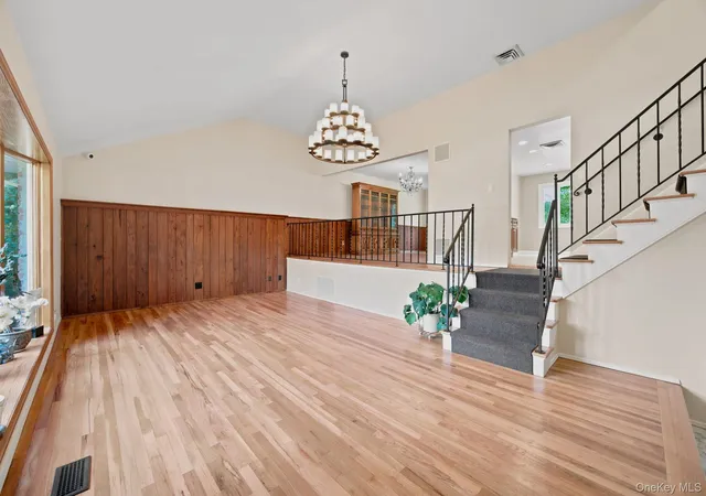 Photo 3 of Single family home for sale at 14 Fairway Dr, Great Neck, NY 11020 | MLS# 1060694 | Listing updated on 2026-10-17